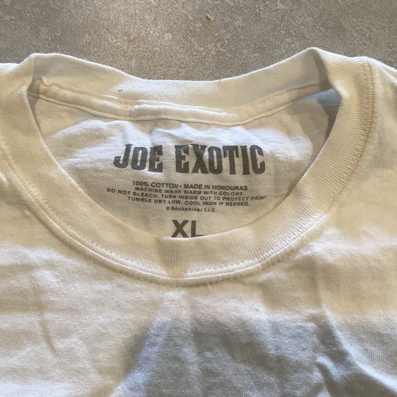 Tiger King Joe Exotic For President 2020 Graphic Tee - Picture 3 of 4